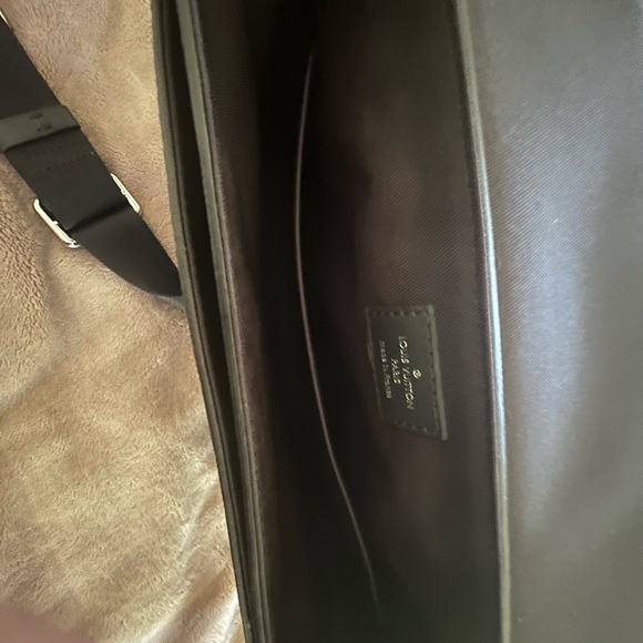 This is my black Louis Vuitton messenger bag, wore it one time perfectly good. - Picture 4 of 9